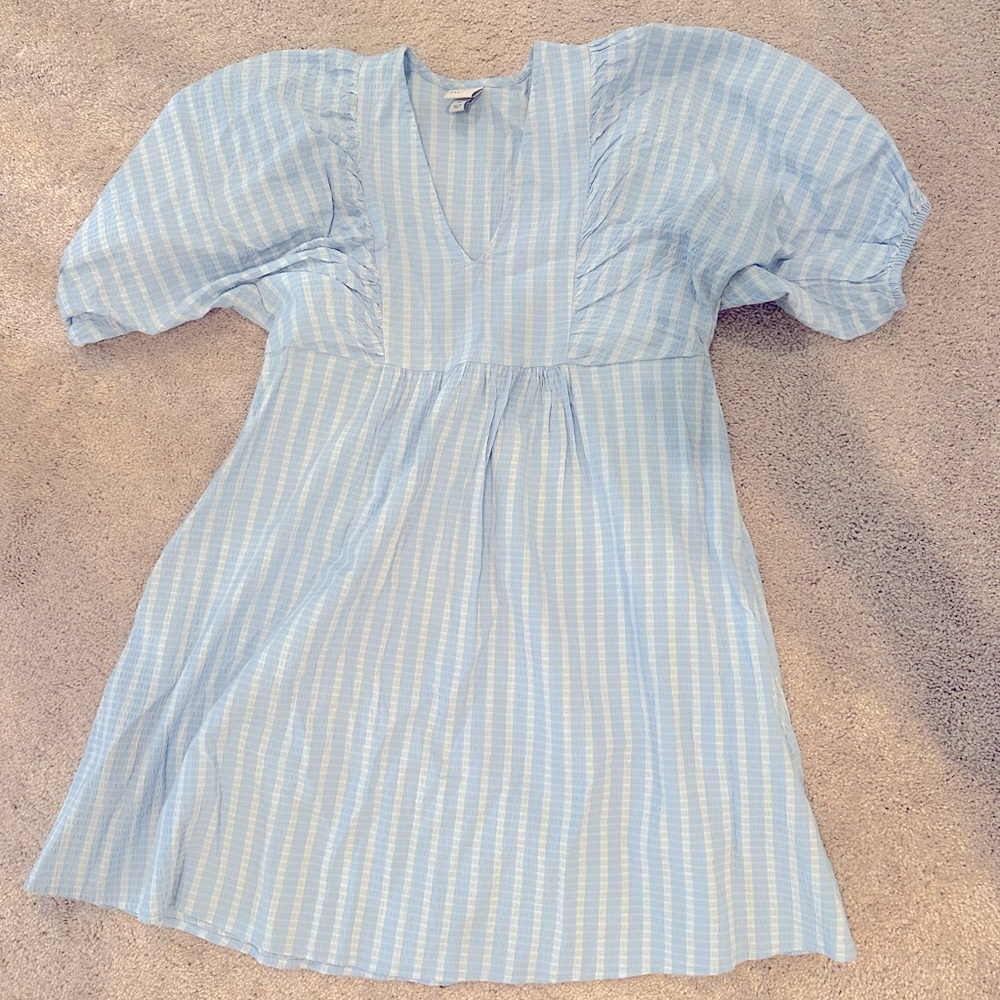 Cute puffy sleeve dress- never worn